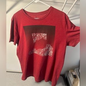 American Eagle Large Red Graphic Tee